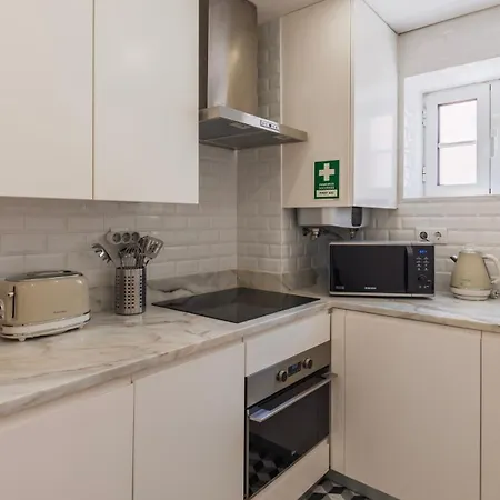 Bright 1br Flat In Bairro Alto By Lovelystay Lisboa