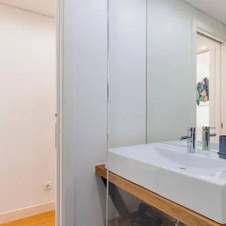 Lägenhet Bright 1br Flat In Bairro Alto By Lovelystay Lisboa
