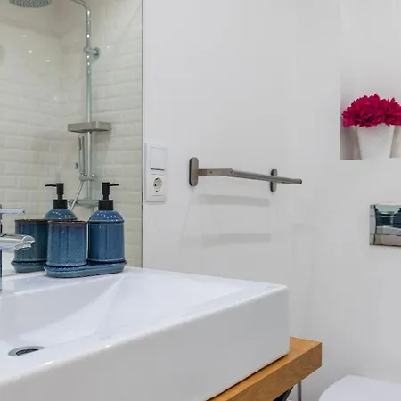 Bright 1br Flat In Bairro Alto By Lovelystay