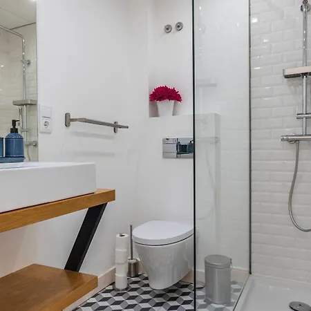Bright 1br Flat In Bairro Alto By Lovelystay * Lisboa